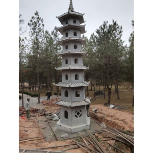 石塔18